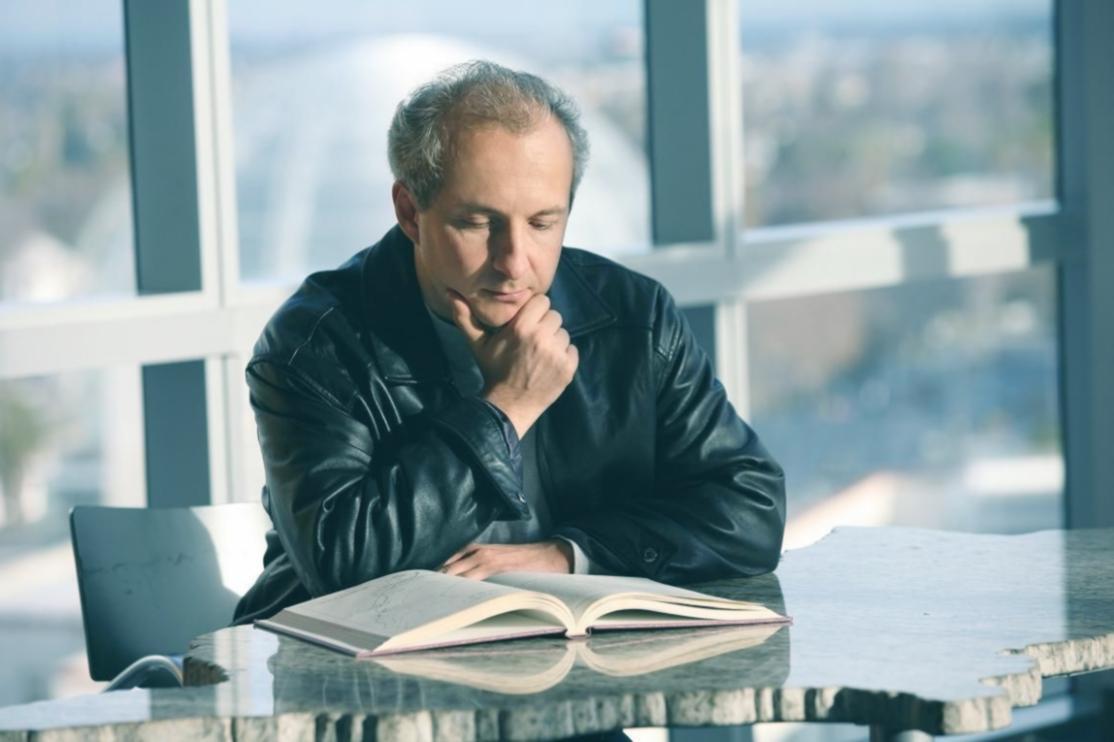 Teilnehmende in Diskussionsrunde